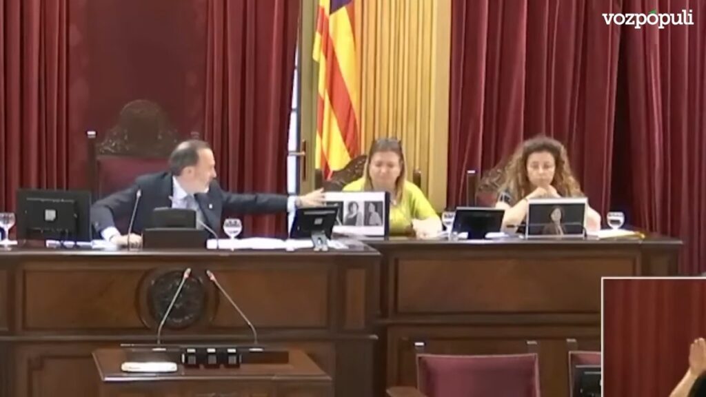 El presidente del Parlament balear, Le Senne, investigado por rasgar la foto de la comunista Aurora Picornell