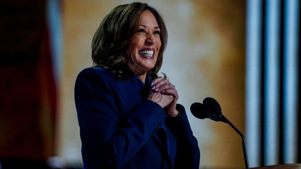 Kamala Harris acepta ser la candidata demócrata y promete que EEUU "no volverá atrás" con un Donald Trump "sin límites"