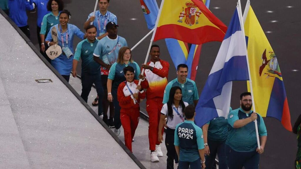 María Pérez y Jordan Díaz, los deportistas abanderados en la ceremonia de clausura.