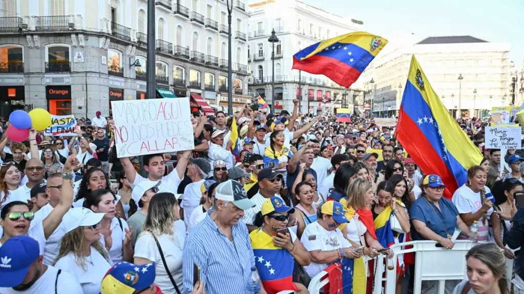 Unos 400.000 venezolanos protestan en España contra el fraude electoral y piden que no cese la presión internacional