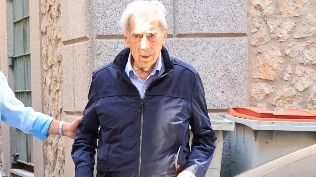 Máxima preocupación por el estado de salud de Mario Vargas Llosa: “Está mal”