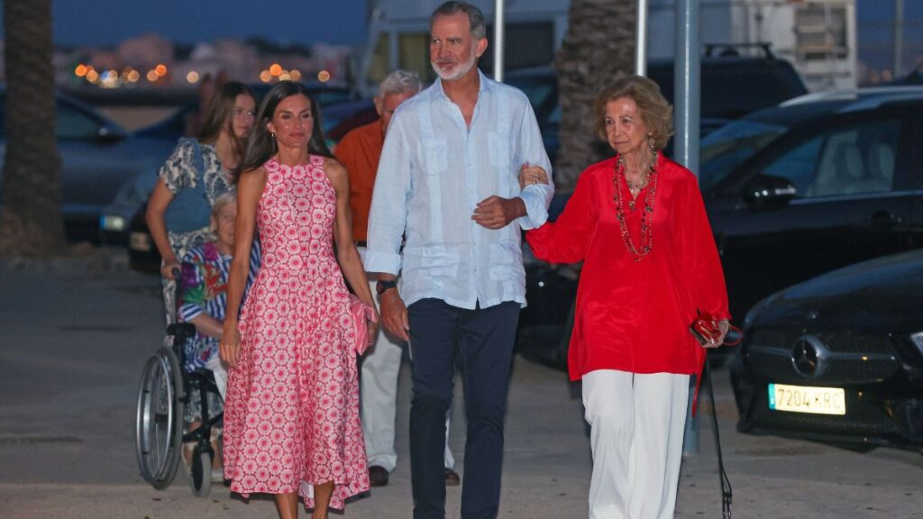 La familia real, a su llegada al restaurante Mía de Mallorca