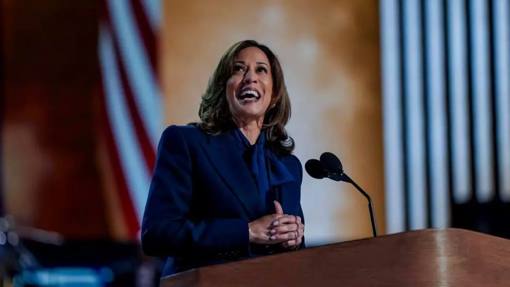 Kamala Harris acepta ser la candidata demócrata y promete que EEUU "no volverá atrás" con un Donald Trump "sin límites"