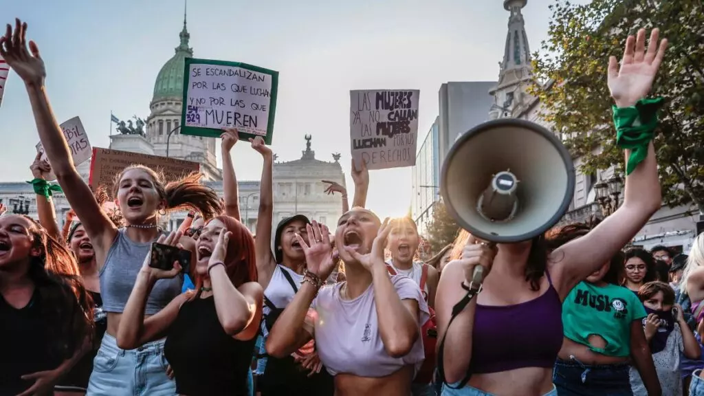 La trágica secuela que aflora tras la denuncia contra Alberto Fernández: la violencia de género se dispara en Argentina