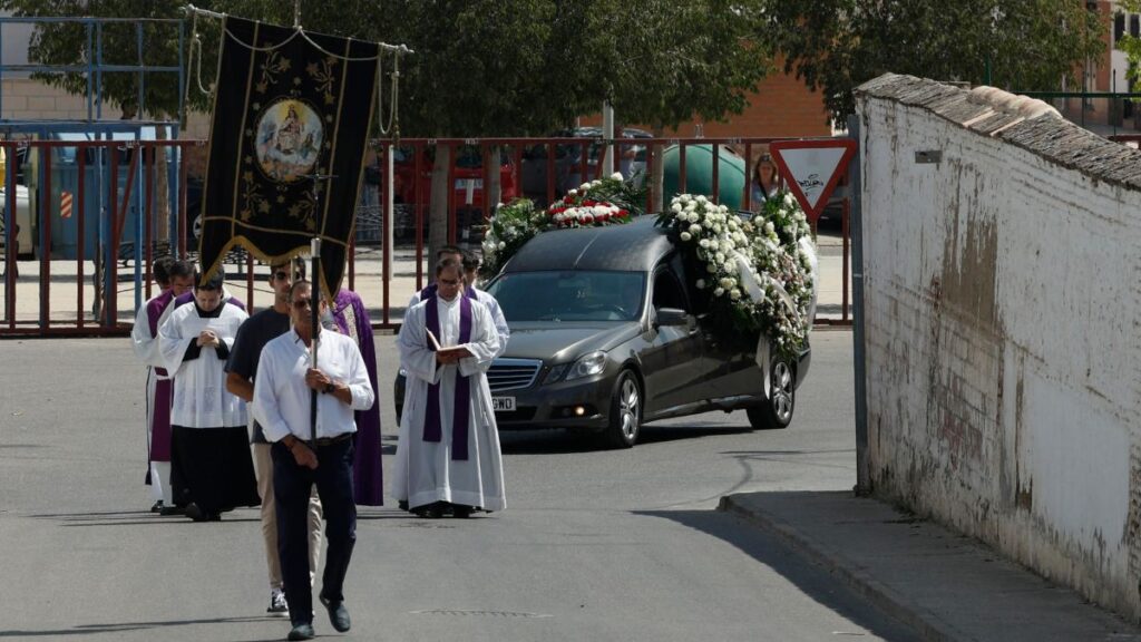 Multitudinario y emotivo adiós al pequeño Mateo en Mocejón: "No queremos venganza, queremos justicia"