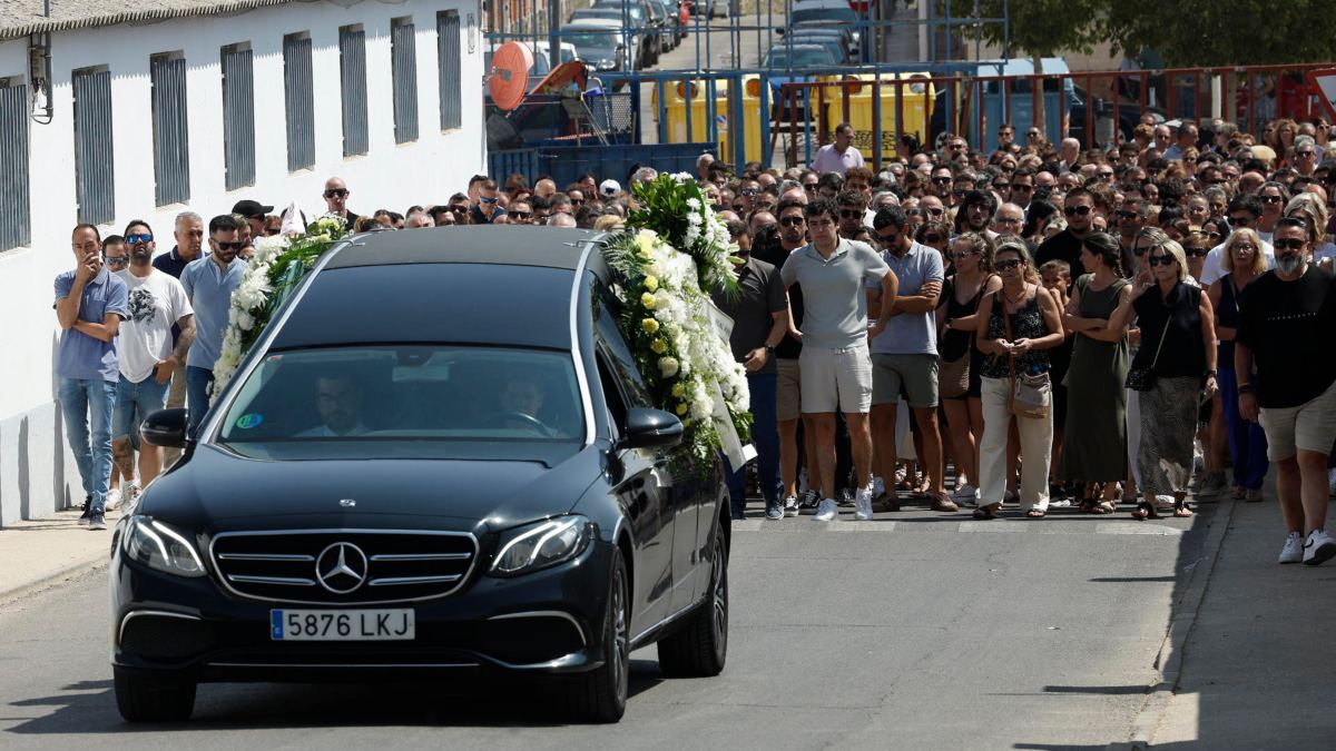 Multitudinario y emotivo adiós al pequeño Mateo en Mocejón: "No queremos venganza, queremos justicia"