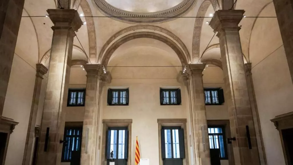 El independentismo borra la historia de España de los muros del Salón de Sant Jordi