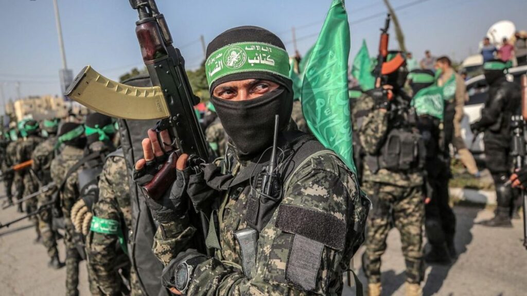 Combatientes del brazo militar de Hamás, las Brigadas Ezzedin al-Qassam