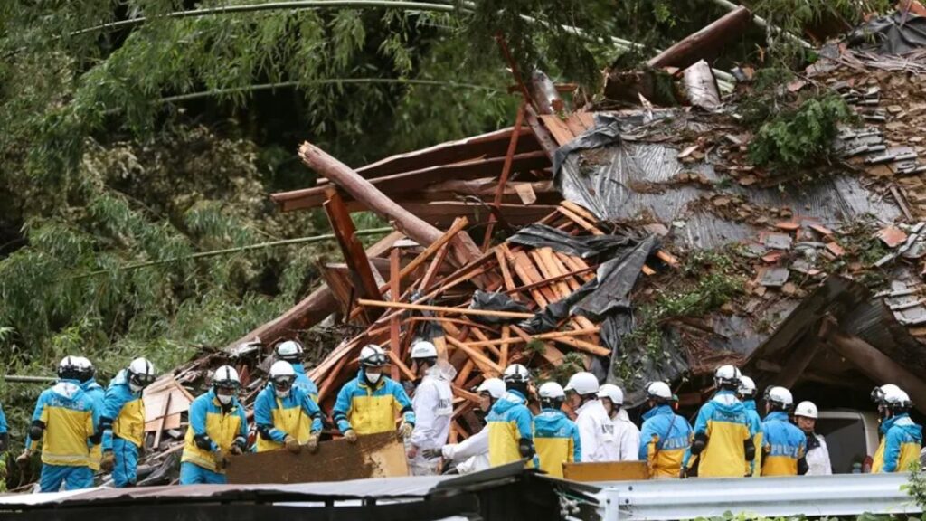 Al menos cuatro muertos y casi un centenar de heridos en Japón por el paso del tifón 'Shanshan'