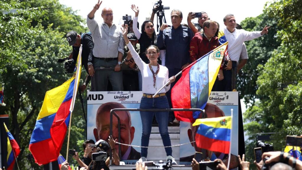 Los líderes opositores venezolanos piden a los militares que impidan el 