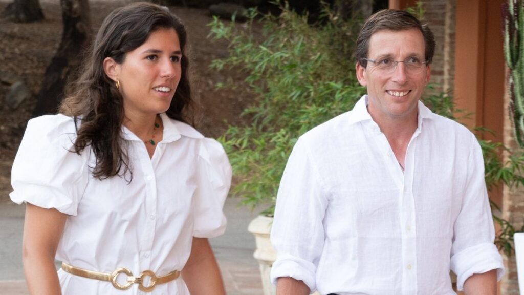 Las primeras vacaciones de casados de Martínez-Almeida y Teresa Urquijo: todos los detalles y las imágenes de su escapada