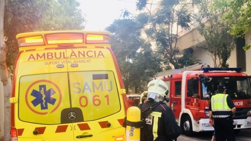 52 personas asistidas por inhalación de monóxido de carbono en el incendio de un edificio de 13 plantas en Palma