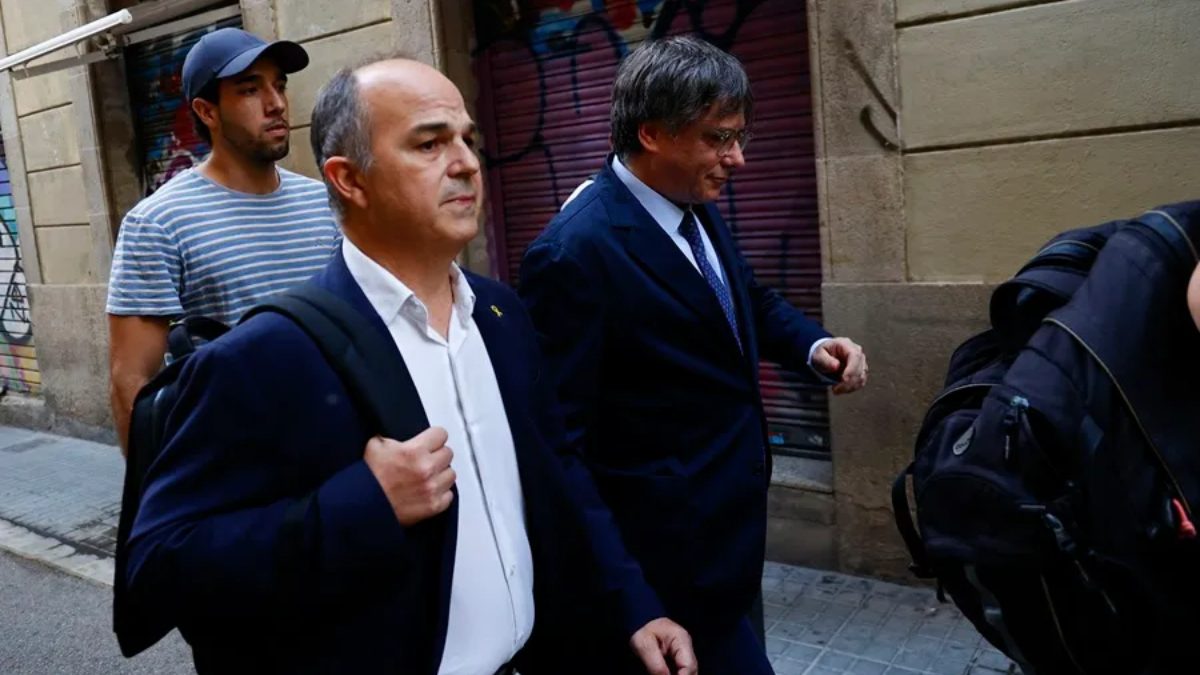 Carles Puigdemont a su llegada al Arco de Triunfo en Barcelona