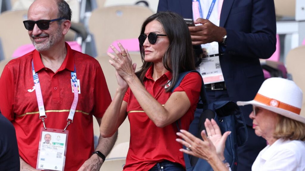 La Casa Real apoya a Carlos Alcaraz en los Juegos Olímpicos mientras que Pedro Sánchez apenas asiste a ningún partido