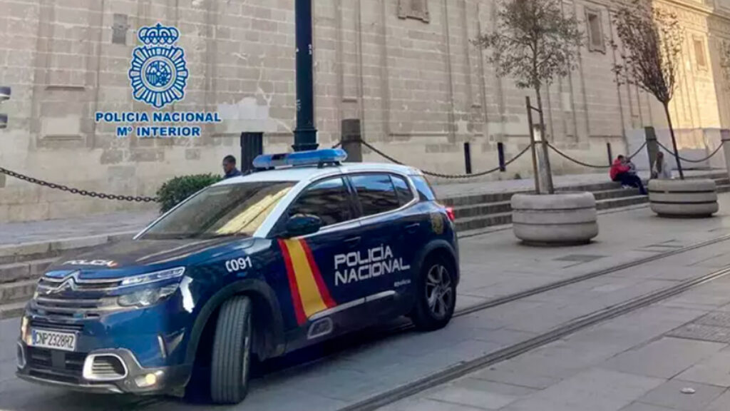 Una patrulla de la Policía Nacional en Sevilla