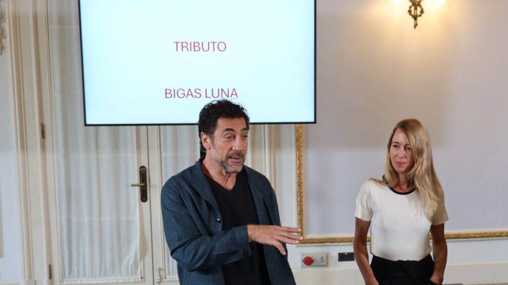 Javier Bardem y Betty Bigas durante la presentación.