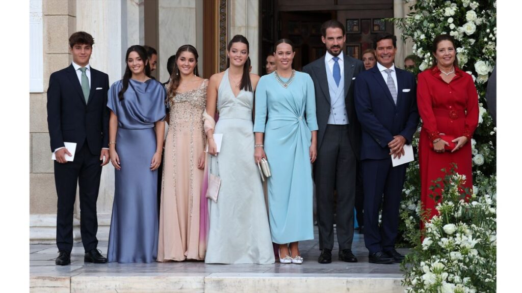 Felipe de Grecia, Nina Flohr , Carlos Morales y Alexia de Grecia con sus hijos