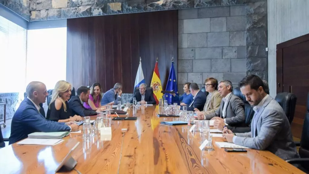 Canarias recurre la gestión de los menas que el Gobierno central quiere imponer.