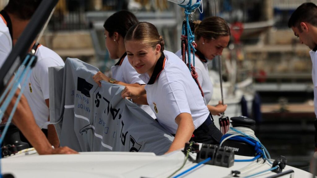 La princesa Leonor en su primera salida al mar en instrucción marinera