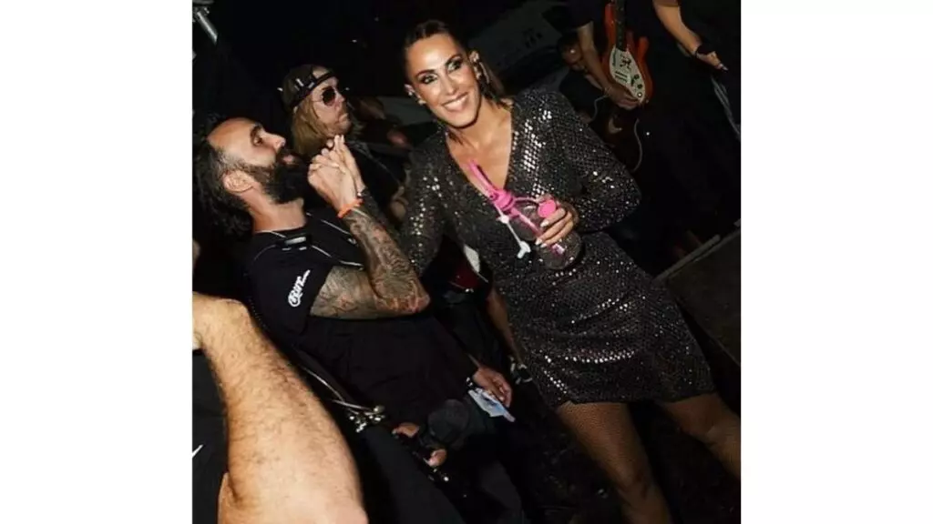 Malú y su novio en un concierto