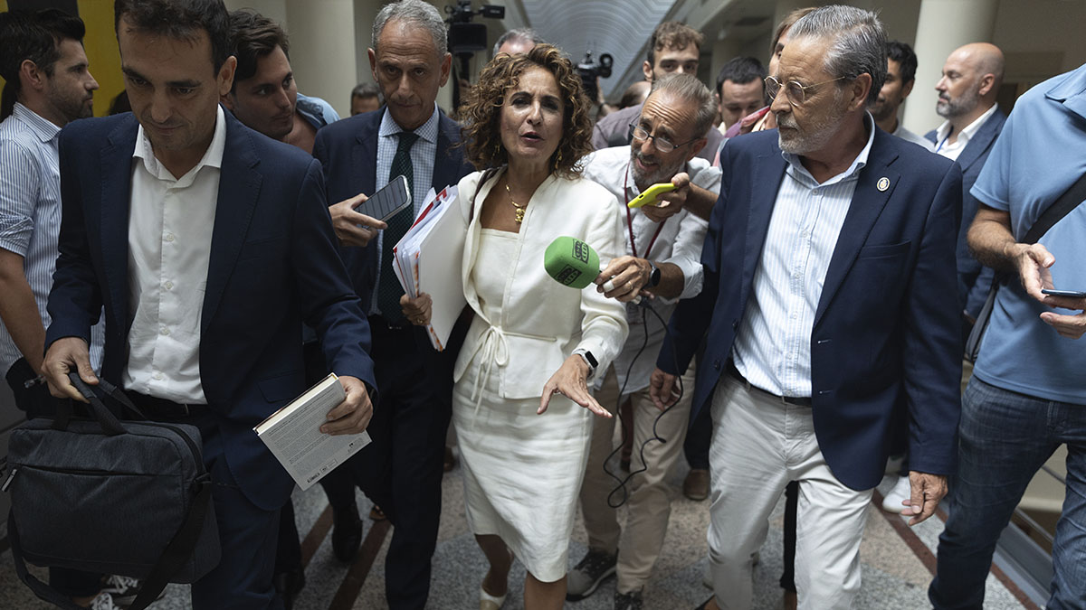 La vicepresidenta primera y ministra de Hacienda, María Jesús Montero, a su salida de un pleno en el Senado, a 4 de septiembre de 2024, en Madrid (España).