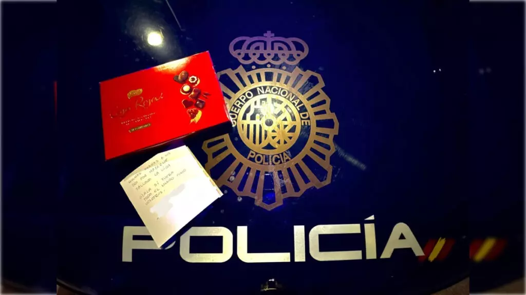 La felicitación a los policías de la mujer a la que salvaron la vida tras recibir la picadura de una avispa