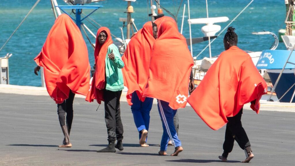 Inmigrantes rescatados por un pesquero a 91 kilómetros de Lanzarote