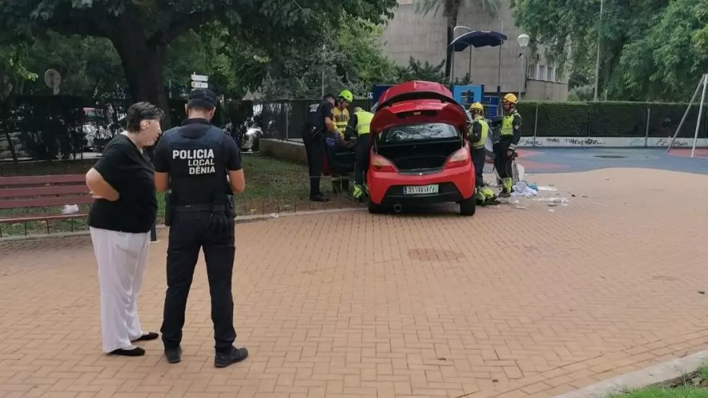 Un conductor atropella a tres personas en una plaza de Denia (Alicante) bajo el efecto de estupefacientes