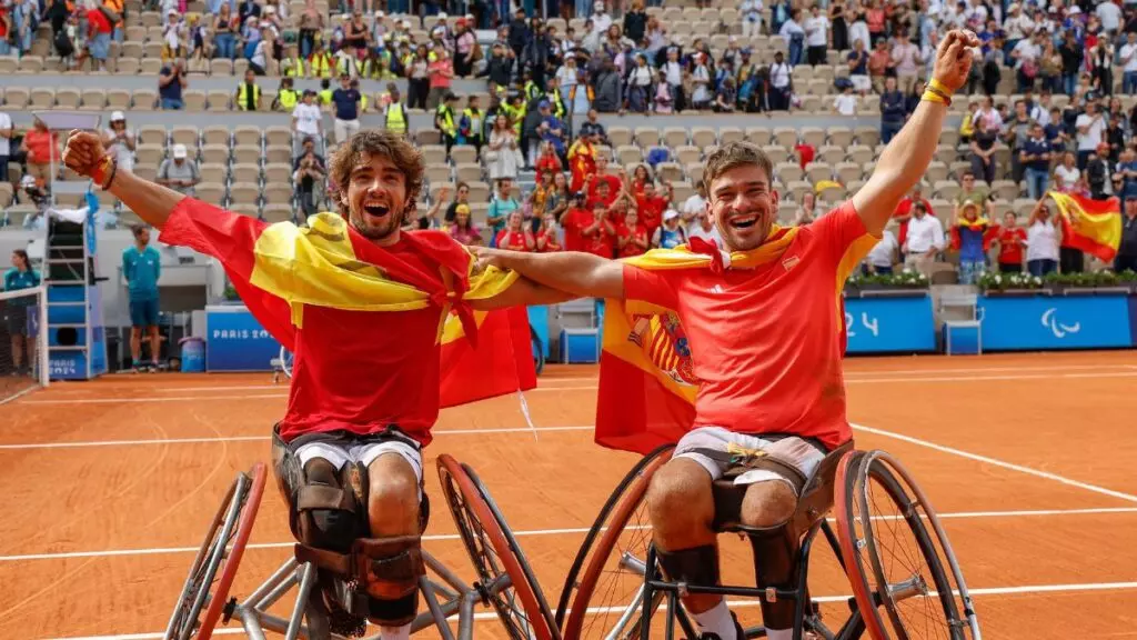 Martín de la Puente y Dani Caverzaschi se cuelgan un histórico bronce en los Juegos Paralímpicos de París 2024