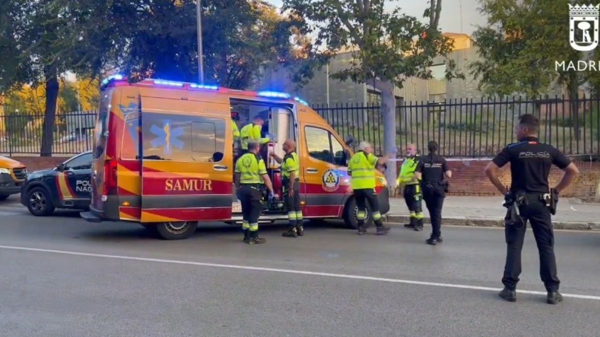 Detienen a un hombre tras herir de gravedad a una mujer con un cúter por la espalda en Madrid