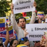 Cientos de venezolanos se agrupan frente al Congreso para reivindicar la victoria de Edmundo González