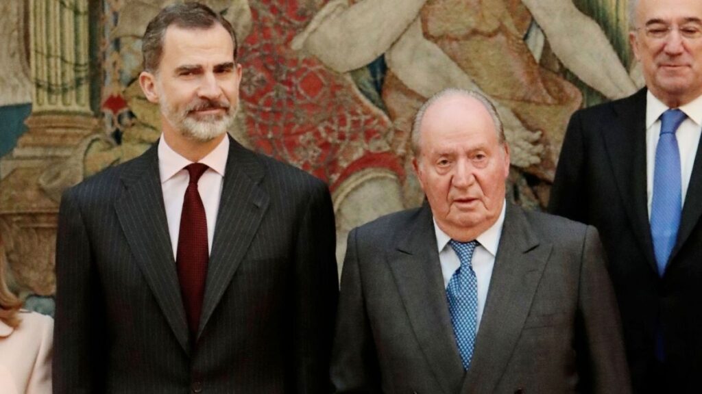 El rey Felipe y Juan Carlos I