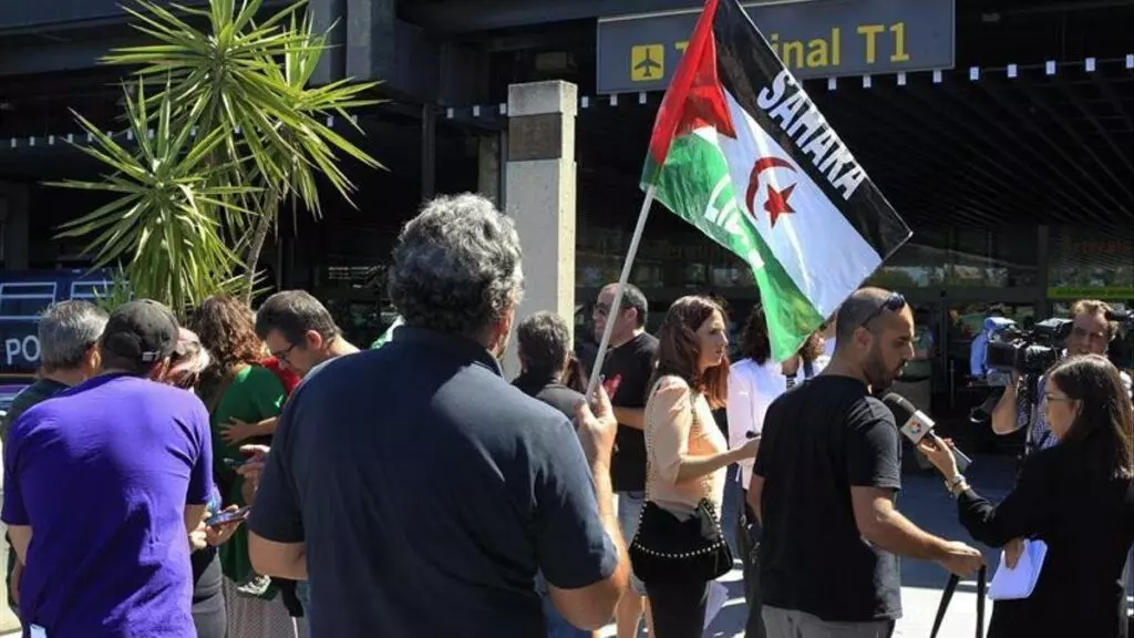 Concentración en favor de los saharauis en Barajas