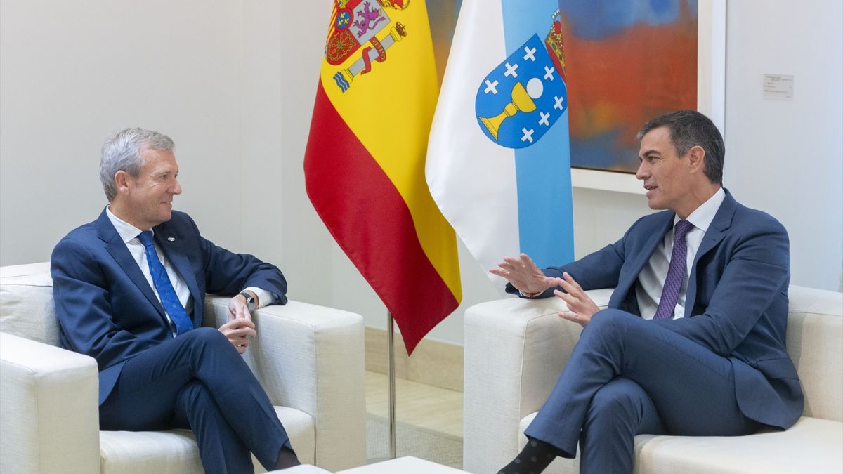 El presidente del Gobierno, Pedro Sánchez y el presidente de la Xunta de Galicia, Alfonso Rueda