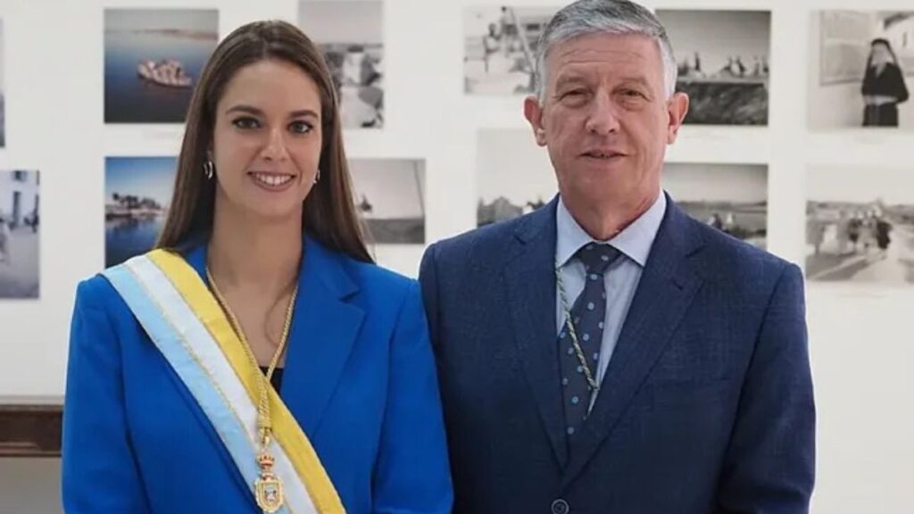 El alcalde Carmelo Romero junto a su hija Milagros.