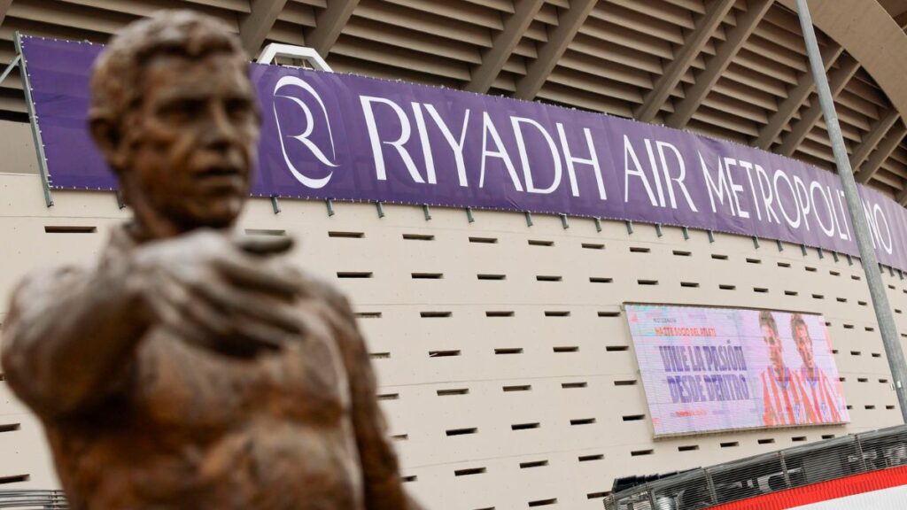 Vista exterior del estadio del Atlético de Madrid con su nuevo nombre: Riyadh Air Metropolitano.