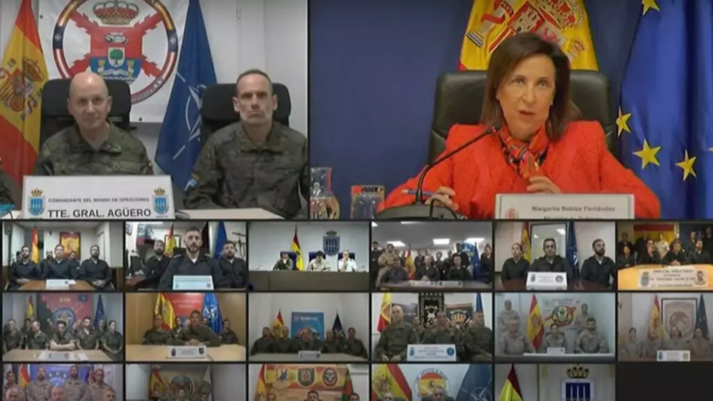 La ministra de Defensa, Margarita Robles, en videoconferencia con las tropas españolas desplegadas en el exterior