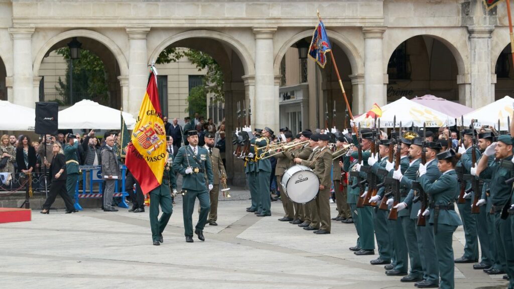 Desfile de la Guardia Civil en Vitoria.