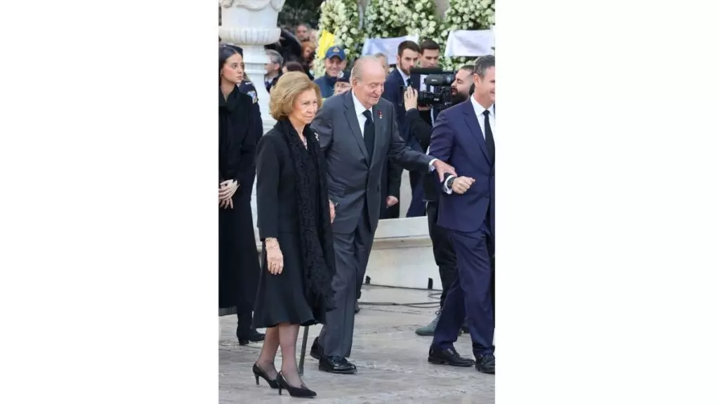 La reina Sofía y Juan Carlos I en el funeral del rey Constantino de Grecia