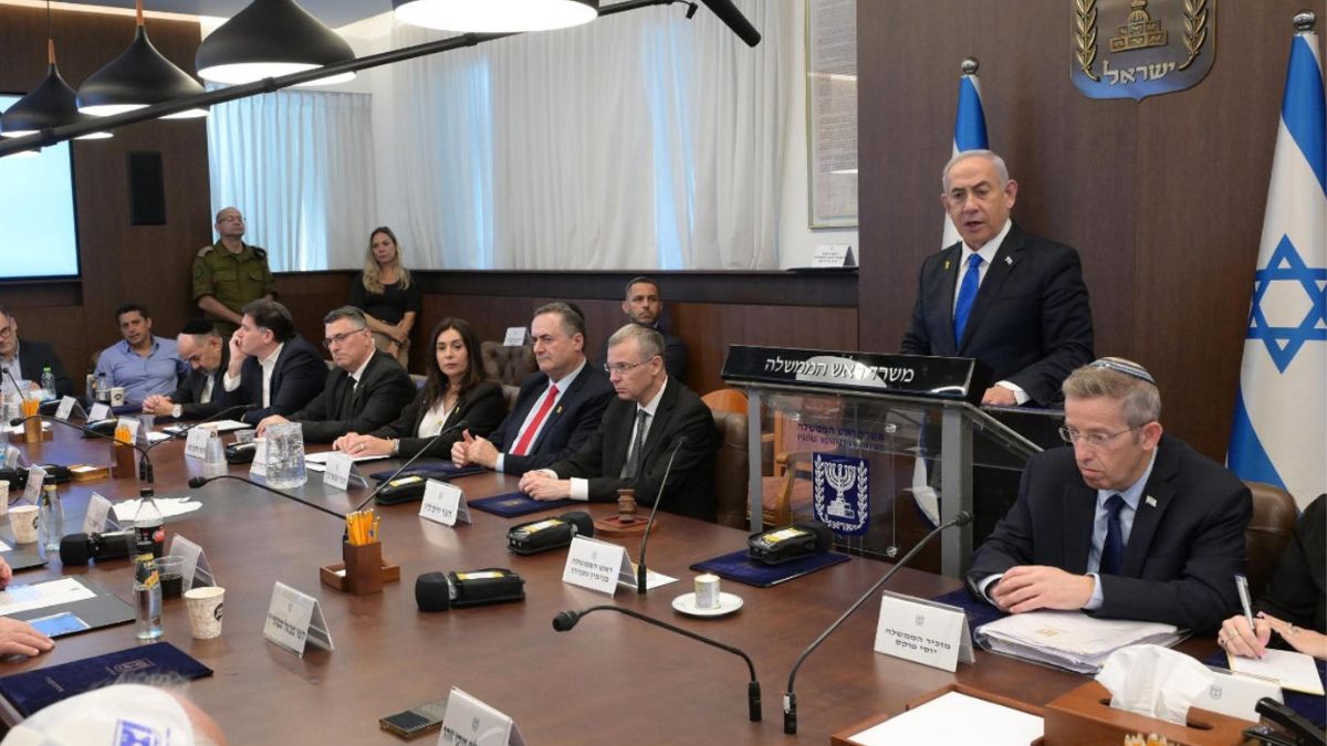 Benjamín Netanyahu durante la reunión del gabinete de seguridad.