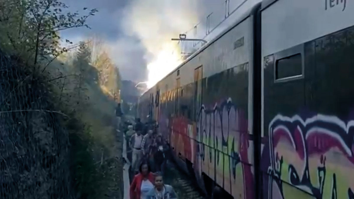 Evacuación de un tren de Rodalies por un incendio en la catenaria