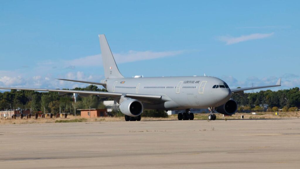 Foto de archivo de un avión militar.