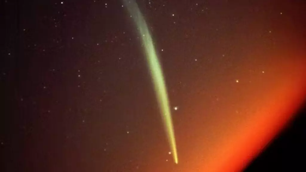 El cometa Ikeya Seki captado por Roger Lynds