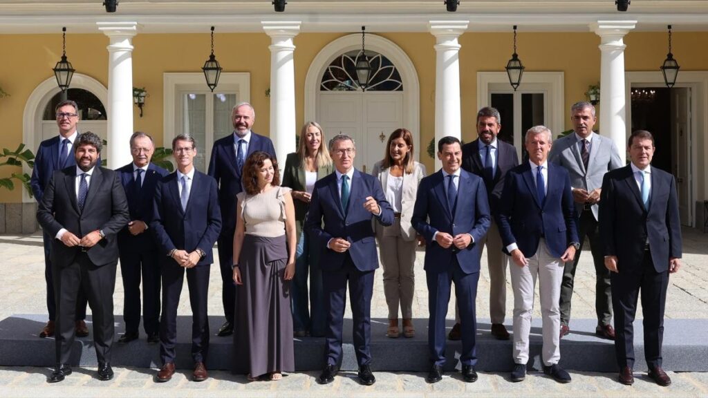 Alberto Núñez Feijóo junto a los presidentes autonómicos del PP