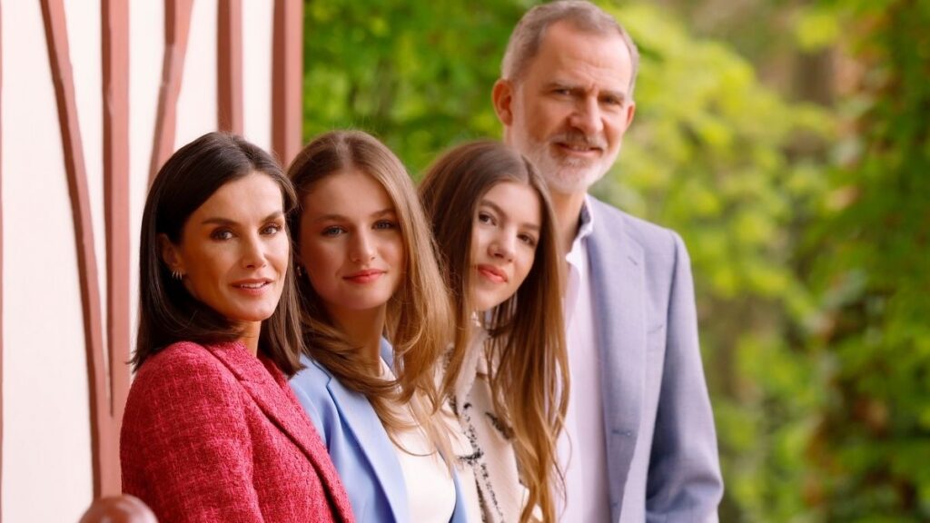 Loos reyes Felipe y Letizia, la infanta Sofía y la princesa Leonor