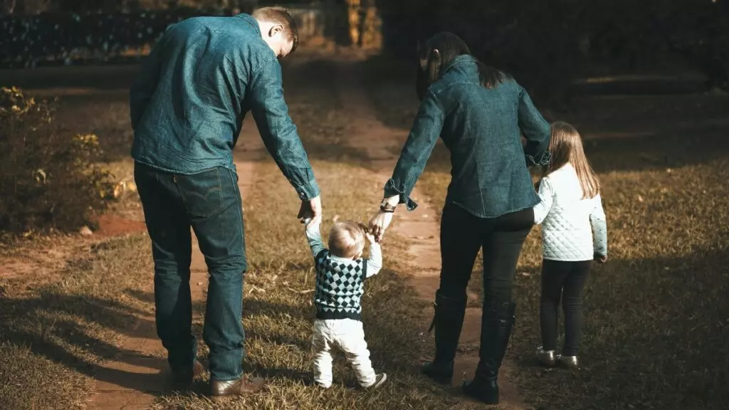 Los hijos de donantes reclaman conocer su origen: "Hay un gran negocio alrededor de la reproducción asistida"