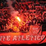 El Atlético de Madrid expulsa "de forma permanente" a otros dos socios del 'Fondo Sur' por los incidentes del derbi